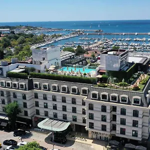 5* מלון Wyndham Grand Kalamis Marina